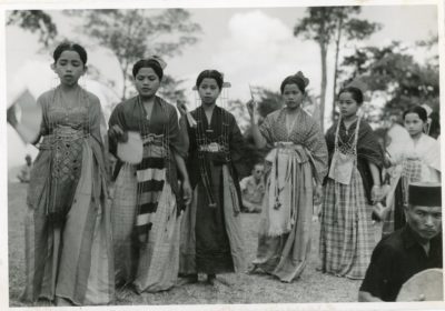 [Photo.31/(001)] Dancing girls of the Arampone of Bone