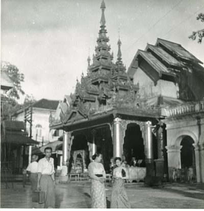 [Photo.31/(035)] Shrine, Shwe Dagon Pagoda, Rangoon