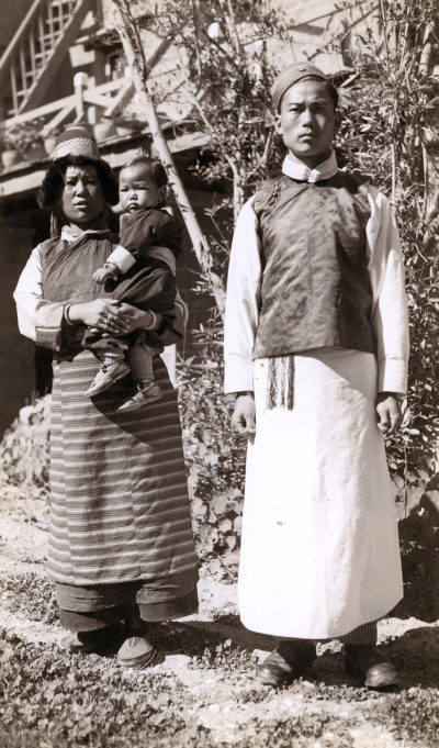 [Photo.86/2(027)] Lobsang (Mackenzie’s bearer) with his wife and son, 1939