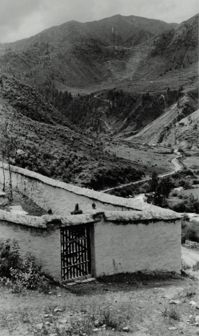 [Photo.86/2(043] The Christian cemetery, Yatung, Tibet, place of burial for Bertie Warren, 1939