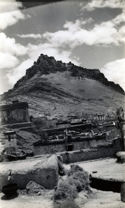 [Photo.86/2(073)] Gyantse Dzong, June 1939