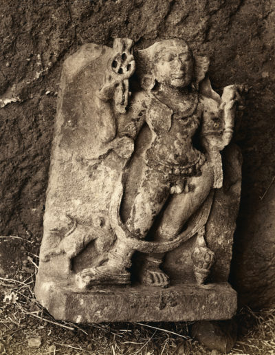 [Photo.35/(041)] Indic religious image on stone fragment near Mandapeswar