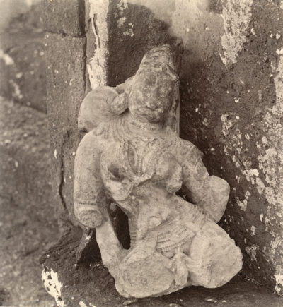 [Photo.35/(042)] Indic religious image on stone fragment